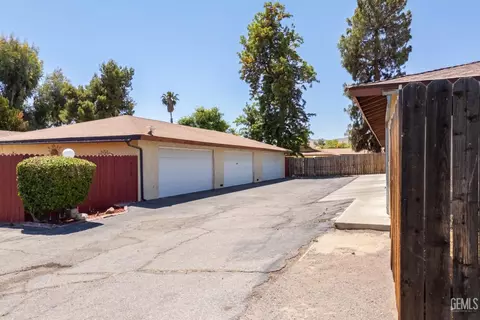 Exterior - 914 4th St, Taft, CA 93268 photo 7 of 7