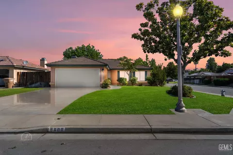 9600 Waterbury Dr, Bakersfield, CA 93312