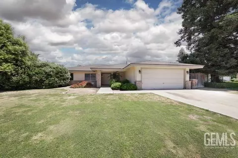 3604 Woodstead St, Bakersfield, CA 93311