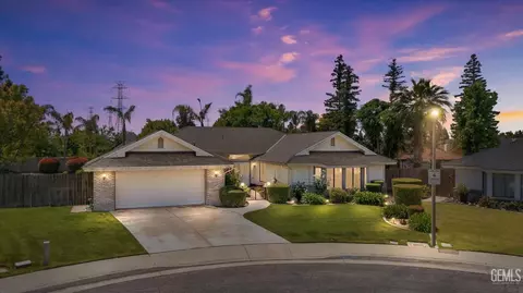 2704 Oak View Ct, Bakersfield, CA 93311