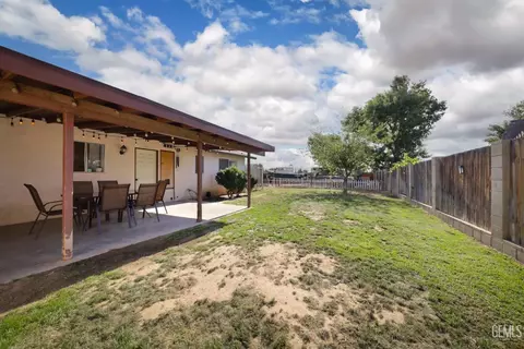 Exterior - 3849 Moss St, Bakersfield, CA 93312 photo 5 of 8