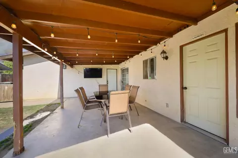Exterior - 3849 Moss St, Bakersfield, CA 93312 photo 4 of 8