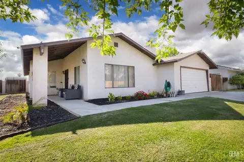 Exterior - 3849 Moss St, Bakersfield, CA 93312 photo 2 of 8