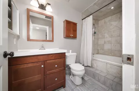 Bath - 3849 Moss St, Bakersfield, CA 93312 photo 1 of 2