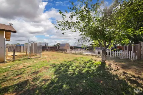 Exterior - 3849 Moss St, Bakersfield, CA 93312 photo 6 of 8
