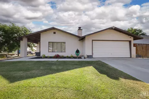 Exterior - 3849 Moss St, Bakersfield, CA 93312 photo 3 of 8