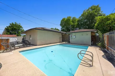 Exterior - 295 Walnut St, Shafter, CA 93263 photo 5 of 5