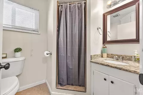 Bath - 295 Walnut St, Shafter, CA 93263 photo 1 of 2