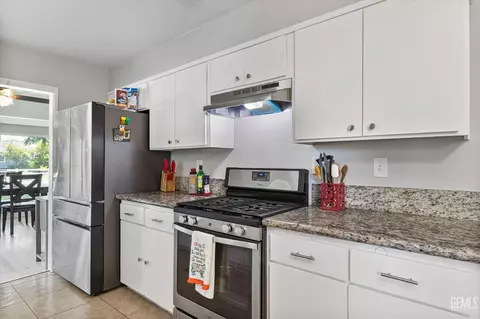 Kitchen - 295 Walnut St, Shafter, CA 93263 photo 3 of 3