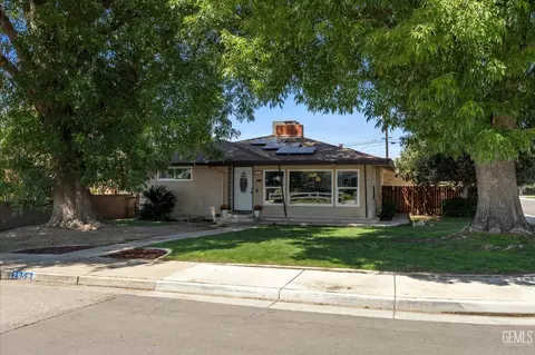 Exterior - 295 Walnut St, Shafter, CA 93263 photo 2 of 5