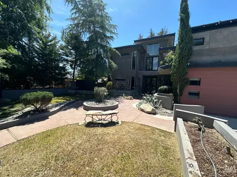 2513 W Moffitt Way, Bakersfield, CA 93309