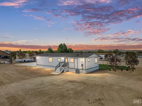 28135 Clydesdale Ave, Taft, CA 93268 photo 2