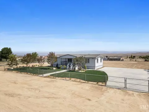 28135 Clydesdale Ave, Taft, CA 93268 photo 3