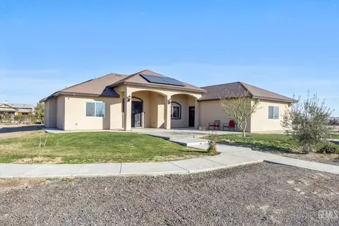 28124 Mustang Ave, Taft, CA 93268 photo 2