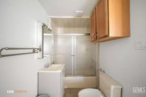 Bath - 348 Wetherley Dr, Bakersfield, CA 93309 photo 2 of 2
