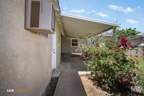 Exterior - 348 Wetherley Dr, Bakersfield, CA 93309 photo 8 of 9