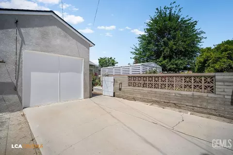 Exterior - 348 Wetherley Dr, Bakersfield, CA 93309 photo 7 of 9