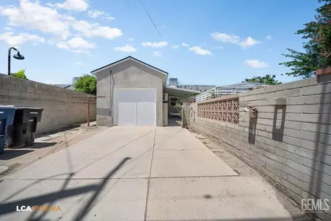 Exterior - 348 Wetherley Dr, Bakersfield, CA 93309 photo 6 of 9