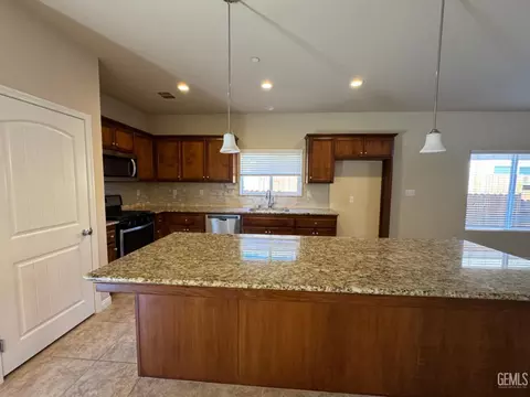 Kitchen - 3317 Amazon Dr, Bakersfield, CA 93313 photo 2 of 2