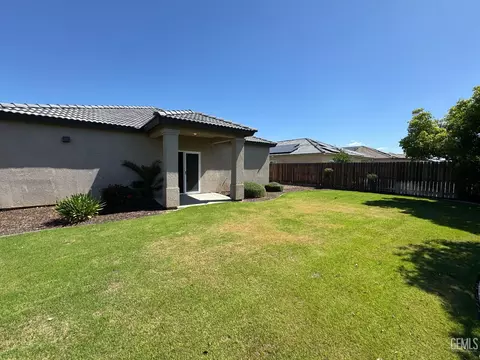 Exterior - 3317 Amazon Dr, Bakersfield, CA 93313 photo 2 of 2