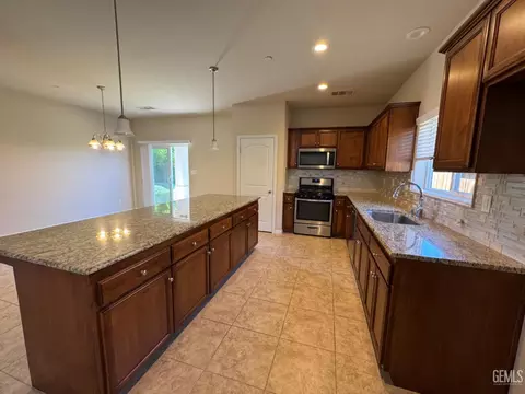 Kitchen - 3317 Amazon Dr, Bakersfield, CA 93313 photo 1 of 2