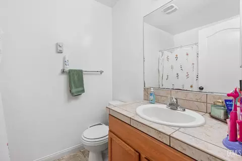 Bath - 9148 Eucalyptus Dr, Bakersfield, CA 93306 photo 1 of 2