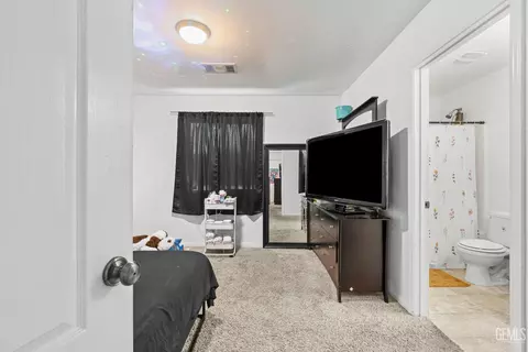 Bedroom - 9148 Eucalyptus Dr, Bakersfield, CA 93306 photo 5 of 8