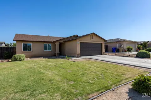 Exterior - 9148 Eucalyptus Dr, Bakersfield, CA 93306 photo 2 of 5