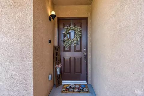 Entry Way - 9148 Eucalyptus Dr, Bakersfield, CA 93306 photo 1 of 3