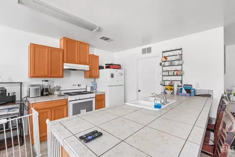 Kitchen - 9148 Eucalyptus Dr, Bakersfield, CA 93306 photo 2 of 5