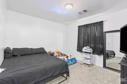 Bedroom - 9148 Eucalyptus Dr, Bakersfield, CA 93306 photo 6 of 8