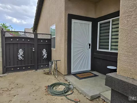 Exterior - 1105 Statkowski Ct, Bakersfield, CA 93307 photo 5 of 6