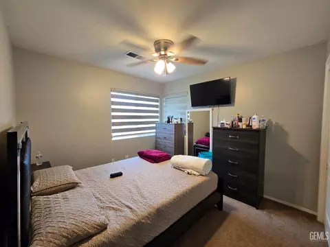 Bedroom - 1105 Statkowski Ct, Bakersfield, CA 93307 photo 2 of 3