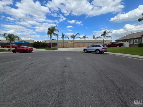 Exterior - 1105 Statkowski Ct, Bakersfield, CA 93307 photo 6 of 6