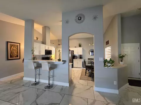 Entry Way - 1105 Statkowski Ct, Bakersfield, CA 93307 photo 1 of 2