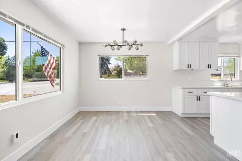 525 Carroll Way, Tehachapi, CA 93561 photo 4