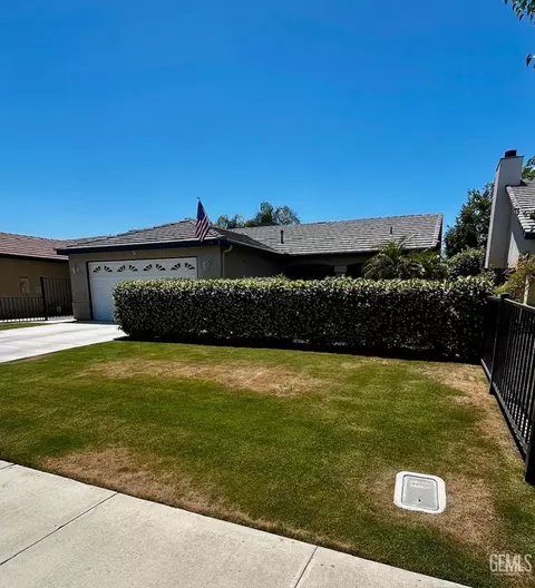 315 Fern Meadow Dr, Bakersfield, CA 93308