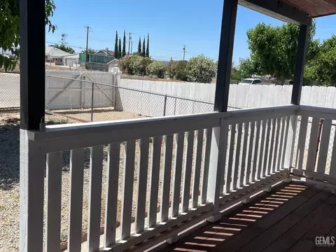 214 Buchanan St, Taft, CA 93268 photo 2