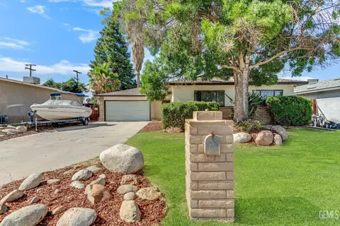 1016 Roberts Ln, Bakersfield, CA 93308