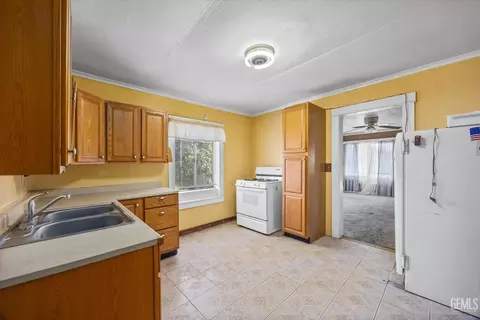 324 B St, Arvin, CA 93203 photo 9