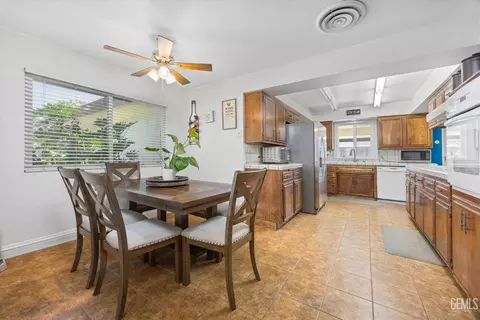 6809 Murphys Ct, Bakersfield, CA 93309 photo 8