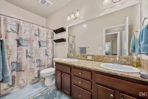 Entry Way - 6315 Cape Cod Ave, Bakersfield, CA 93313 photo 6 of 6
