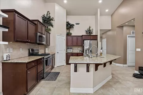 Kitchen - 6315 Cape Cod Ave, Bakersfield, CA 93313 photo 1 of 2
