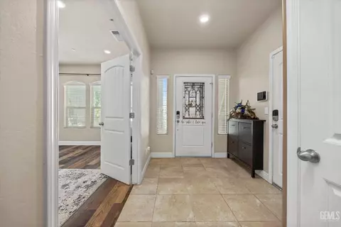 Entry Way - 6315 Cape Cod Ave, Bakersfield, CA 93313 photo 1 of 6