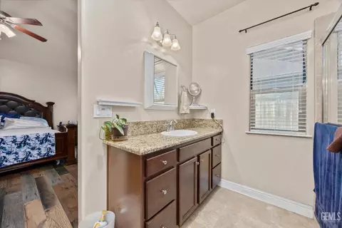 Bath - 6315 Cape Cod Ave, Bakersfield, CA 93313 photo 2 of 2
