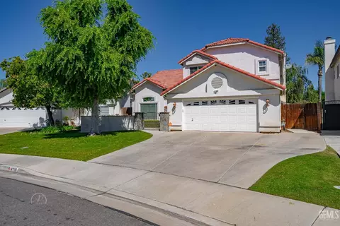 8710 Goldfinch Dr, Bakersfield, CA 93312