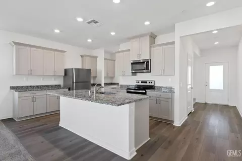 7900 Grapefruit Dr, Bakersfield, CA 93313 photo 3