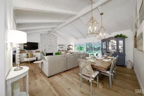 Dining - 2527 Pine St, Bakersfield, CA 93301 photo 3 of 3