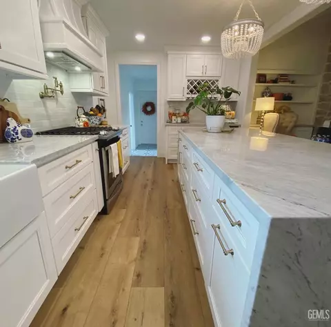 Kitchen - 2527 Pine St, Bakersfield, CA 93301 photo 1 of 9