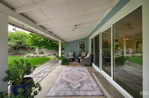 Exterior - 2527 Pine St, Bakersfield, CA 93301 photo 8 of 14